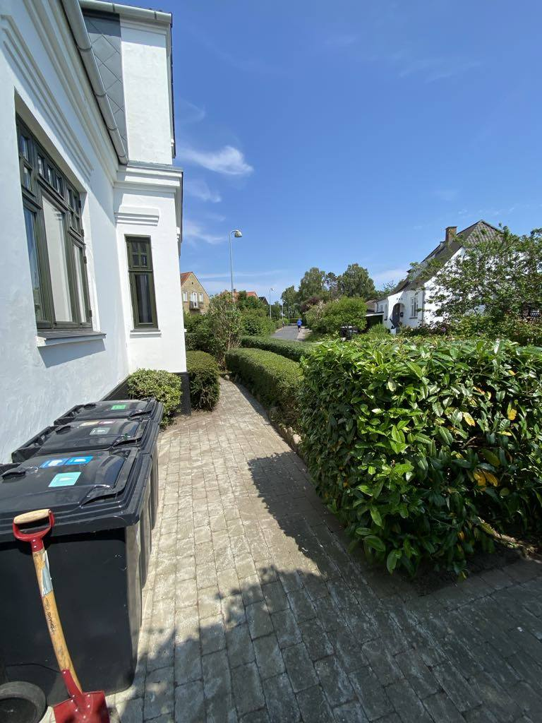Vedligehold der holder haven smuk hele sæsonen